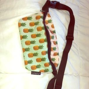 Fidelity pineapple Fanny pack NWOT